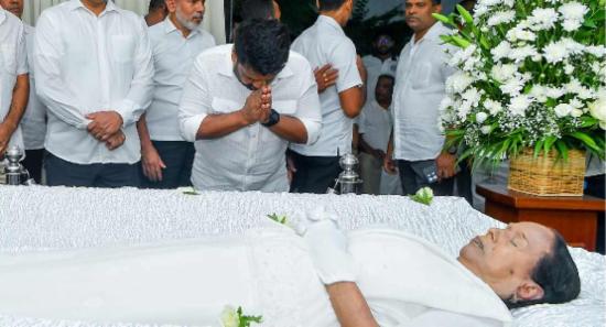 නන්දා මාලිනියට ජනපති අවසන් ගෞරව දක්වයි